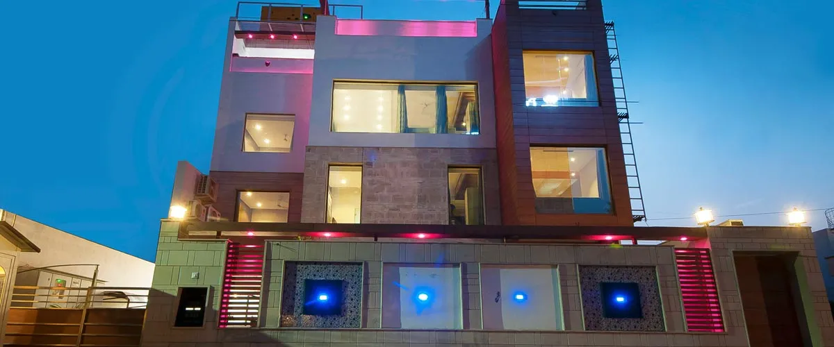Call Girls in Asian Suites The Pearl Hotel Gurgaon
